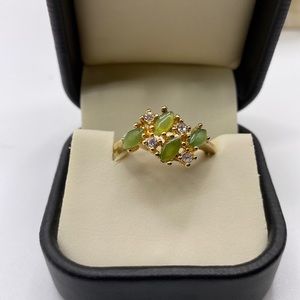 Beautiful green costume ring